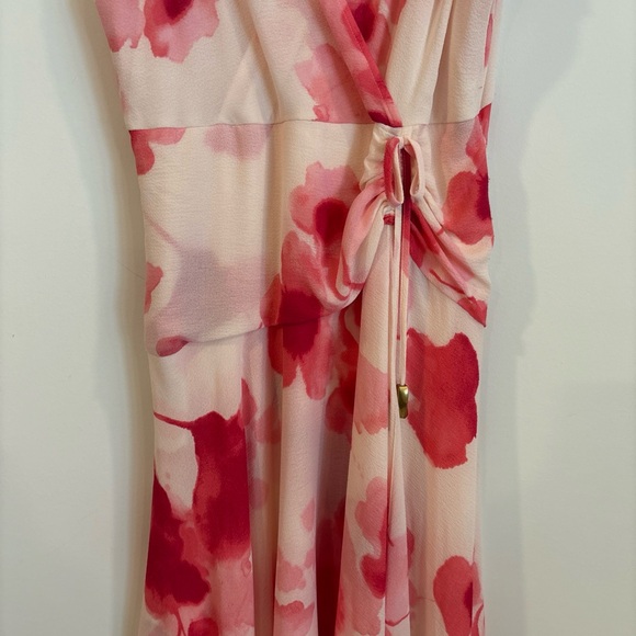 Donna Karan
Sleeveless V-Neck Floral Cascade Ruffle Chiffon Dress size 12 - Picture 4 of 10